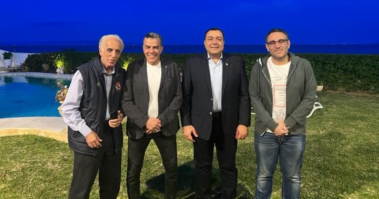 وفد الأهلي يلبي دعوة السفير المصري على العشاء