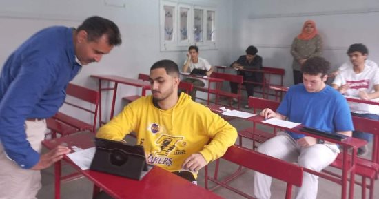 انتظام الامتحانات الإلكترونية للصفين الأول والثانى الثانوى.. صور