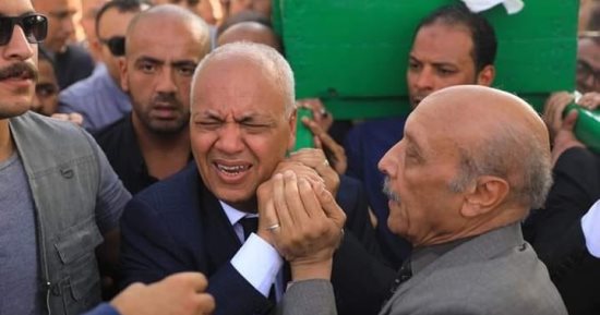 توافد المعزين على سرادق عزاء النائب الراحل محمود بكرى فى قنا.. صور