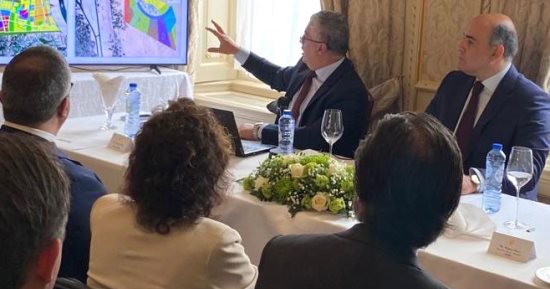 "اقتصادية قناة السويس" تعرض على شركات هولندية الاستثمار في الهيدروجين الأخضر