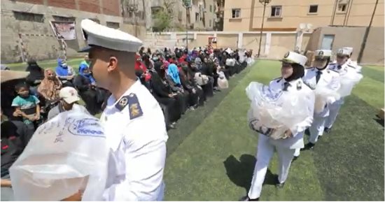 "الداخلية" تقدم مساعدات للمواطنين فى جنوب سيناء والسويس ضمن "كلنا واحد"