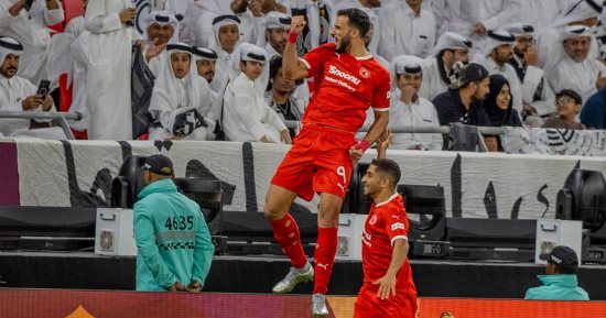عمر السومة يقود العربى للتتويج بكأس أمير قطر بثلاثية ضد السد