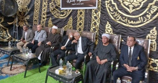 رئيس مجلس النواب السابق يؤدى واجب العزاء فى الراحل محمود بكرى بقنا