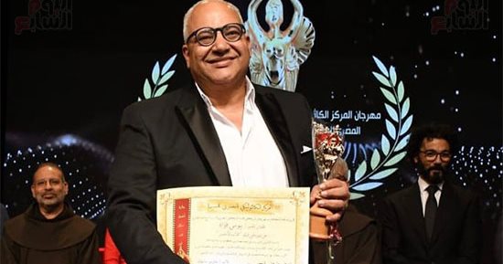 السبكى لـ بيومى فؤاد فى "الكاثوليكي": واخد منى 800 ألف جنيه.. والأخير: فلوس 3 أفلام