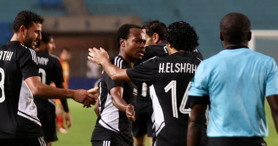 بيرسى تاو يتقدم بالهدف الأول للأهلى فى شباك الترجى