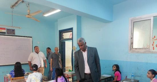 طلاب المحافظات يؤدون امتحانات الشهادة الإعدادية.. تعليم الإسكندرية والوادى الجديد: لم ترد شكاوى إلى غرفة العمليات فى امتحانات النقل اليوم.. والطلبة يجمعون على سهولة امتحان اللغة العربية فى دمياط وشمال سيناء