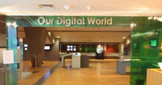 معرض "عالم المعرفة الرقمى" بمكتبة الإسكندرية يستعرض توثيق تاريخ مصر.. صور