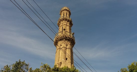 عجائب العصر الفاطمى.. المئذنة المائلة بالمسجد العتيق فى المنيا (صور)