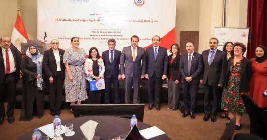 وزير الصحة يطلق خطة لحماية المواطنين من الأمراض المقاومة لمضادات الميكروبات