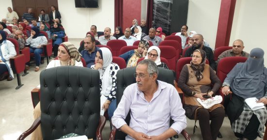 "تعليم بورسعيد" توزع كتيب دليل المعلم في تنظيم أعمال الامتحانات الإعدادية 