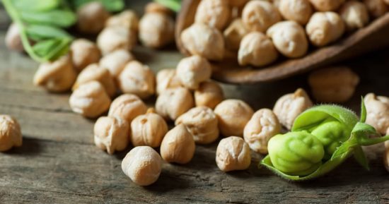 يوم الحمص العالمي.. تعرفى على فوائده لبشرتك وأقنعته للحصول على وجه مشرق وناعم