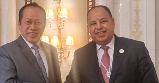 وزير المالية يبحث مع نظيره الماليزي عقد اتفاقية تجارة حرة لتيسير حركة الاستيراد والتصدير 