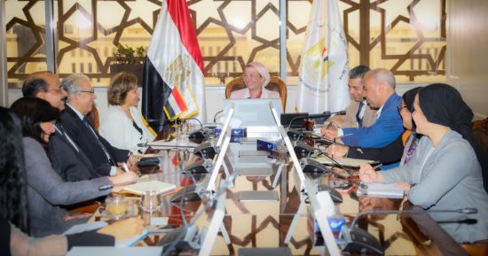 وزيرة البيئة تتابع مع سيدارى إعداد تقرير حالة البيئة فى مصر لعام 2022