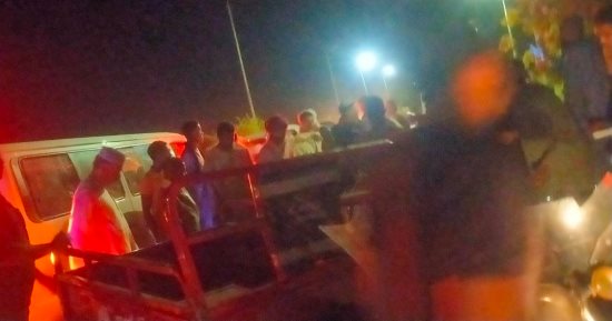إصابة 3 أشخاص من أسرة واحدة فى حادث تصادم بأسوان