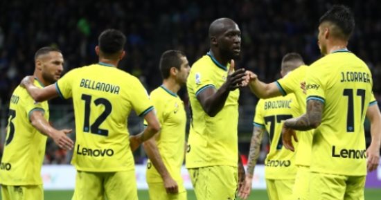إنتر ميلان يتخطى ساسولو برباعية ويرتقي لثالث الدوري الإيطالي.. فيديو