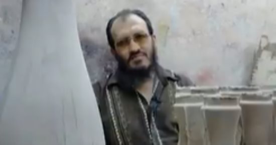 صناع الخزف إيديهم تتلف فى حرير.. ورثوا المهنة أبا عن جد وبيحولوا الطين لتحف