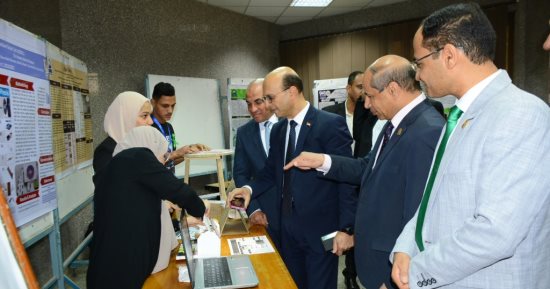 رئيس جامعة أسيوط يفتتح أعمال الملتقى العلمى الأول للمشروعات صديقة البيئة
