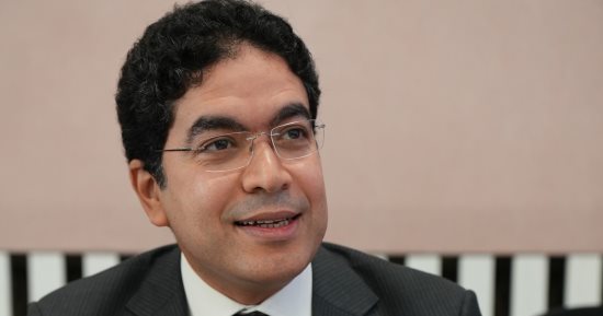 ضياء الدين داود يوافق على قانون سجل المستوردين وينتقد غياب وزير الاستثمار 