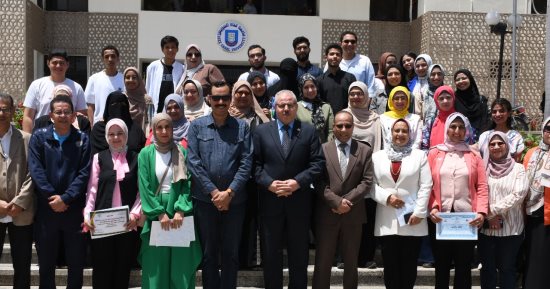 تكريم الأمهات المثاليات للطلاب المتميزين في الأنشطة وذوي الهمم بجامعة قناة السويس