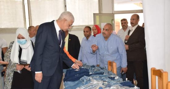 رئيس جامعة المنوفية يفتتح المعرض الخيرى للملابس 