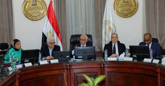 رضا حجازى يستعرض جهود تطوير التعليم مع وفد 120 جامعة أمريكية.. صور