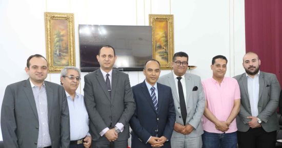 نائب محافظ المنيا يستقبل وفد المكتب الفنى لقداسة البابا تواضروس الثاني