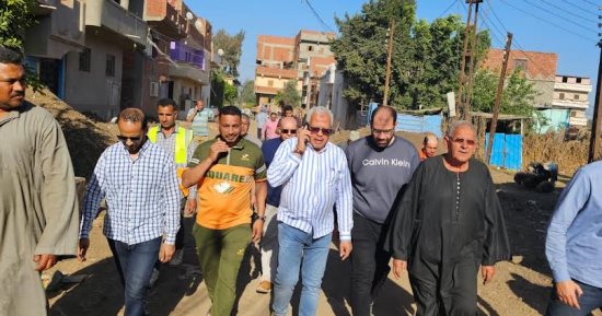 رئيس مياه المنوفية يتفقد مشروع الصرف الصحى الجارى تنفيذه بعزبة أحمد رشيد