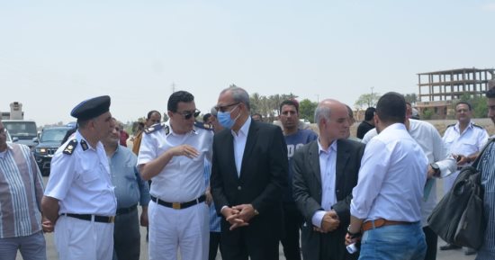 محافظ القليوبية يتابع أعمال إزالة 4 حالات متعارضة مع الطريق الحر بنها المنصورة بكفر شكر