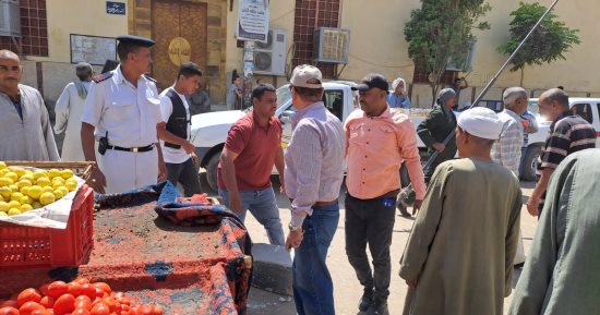 تحرير 56 مخالفة فى حملة إشغالات بأرمنت وإزالة 4 تعديات بقرية كومير بالأقصر
