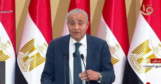 بريق الذهب الأصفر يضيء شرق العوينات.. وزير التموين: احتياطي الدولة من القمح يكفى لـ5 أشهر.. و420 لجنة تعمل على استقبال المحصول في أنحاء الجمهورية.. والوطنية لاستصلاح الأراضي الصحراوية: نستهدف إنتاج مليون طن قمح