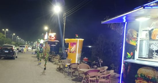 "شارع مصر بالأقصر" مشروع مبهج لدعم الشباب فى مدينة الآثار والسياحة.. بدأ بعربة متنقلة فى مدخل مدينة الأقصر منذ 8 أشهر.. والمحافظ أصدر قرارات تنظيمية لترخيص العربات وفتح باب الرزق للشباب وضمان مظهر حضارى.. صور