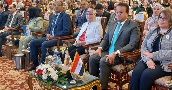 وزير الصحة: نحن بصدد تطوير مناهج التمريض ومراجعتها وتحسين الجانب المادى لهم