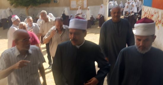 رئيس منطقة سوهاج الأزهرية يتفقد امتحانات النقل بمعهد الفتيات الإعدادى