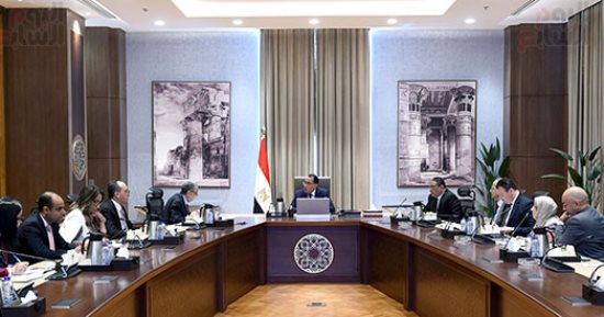 رئيس الوزراء يتابع مع وزير الكهرباء عددا من ملفات العمل