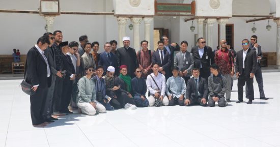 وزير التجارة الإندونيسى يزور الجامع الأزهر ويستمع لشرح مفصل عن تاريخ الجامع