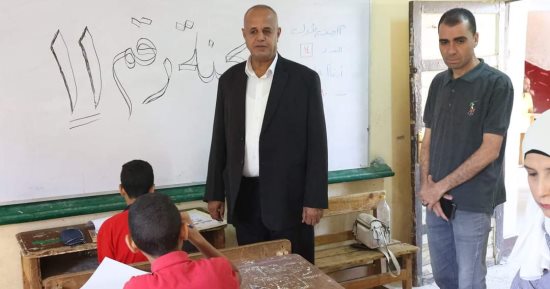 انتظام طلاب الشهادة الإعدادية بالوادى الجديد فى أول أيام امتحانات نهاية العام