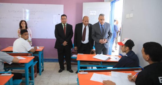 محافظ سوهاج يتفقد لجان امتحانات الشهادة الإعدادية.. صور
