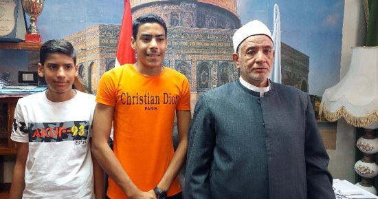 وكيل أوقاف الإسكندرية يستقبل طالبين متفوقين فى حفظ وتلاوة القرآن الكريم