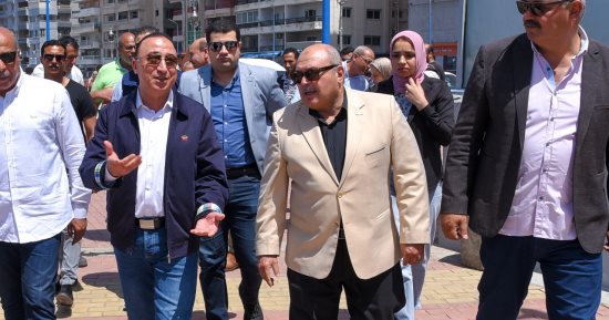 محافظ الإسكندرية يتفقد شواطئ القطاع الشرقي وممشى نفق وكباري السادات