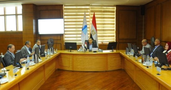 اجتماع بجامعة كفر الشيخ لبحث الاستعداد لامتحانات نهاية العام