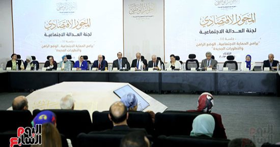 ممثل شباب مصر يطالب بوضع خطط لإحكام السيطرة على المجمعات الاستهلاكية.. صور