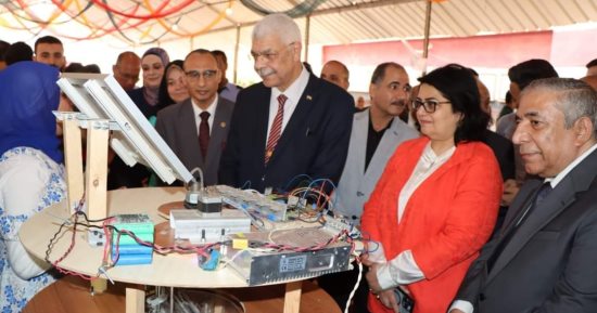 رئيس جامعة المنوفية يتفقد 20 مشروعًا واختراعًا لطلاب الهندسة الإلكترونية