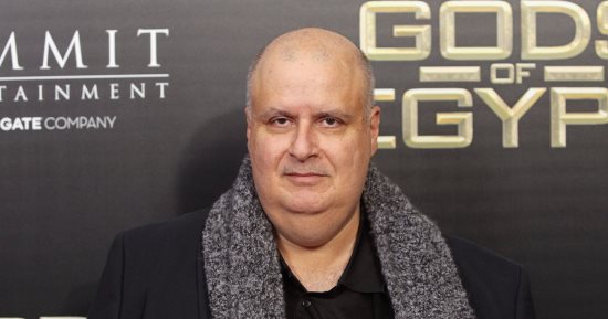 مهرجان الغردقة لسينما الشباب يكرم المخرج الأسترالي أليكس بروياس 