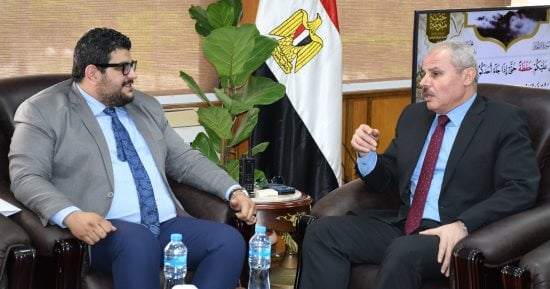رئيسا جامعة قناة السويس وهيئة الرعاية الصحية بالإسماعيلية يدشنان مبادرة يوم للناس