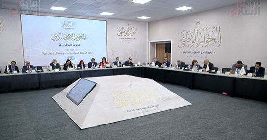 توافق بالحوار الوطني على إجراء انتخابات المحليات.. 52 ألف مقعد في انتظار الصورة النهائية مع الالتزام بالنسب الدستورية لتمثيل المرأة والعمال والفلاحين والشباب.. وفقيه دستوري: القائمة المغلقة تجنبنا شبهة العوار 