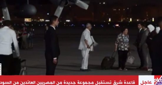 قاعدة شرق تستقبل مجموعة جديدة من المصريين العائدين من السودان.. فيديو