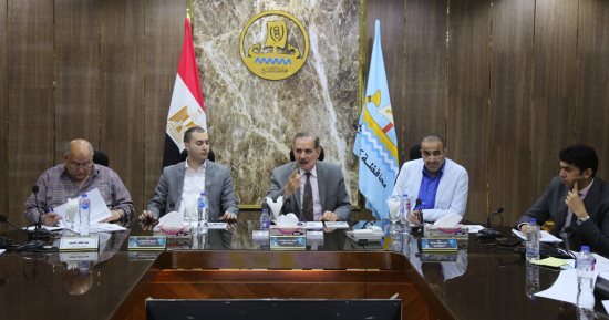 محافظ كفر الشيخ يناقش نسب تنفيذ كوبرى سخا العلوى وتعديل مسارات المرافق