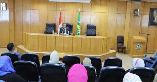 نائب محافظ المنيا: إنشاء مركز للدراسات الفكرية لتنمية وتطوير الأداء الحكومى