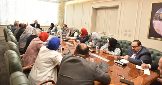 وزير القوى العاملة يباشر مهام عمله بمقر الوزارة فى العاصمة الإدارية الجديدة