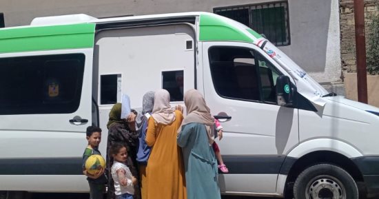 الكشف على 1356 حالة فى قافلة طبية مجانية بالإسماعيلية ضمن "حياة كريمة"